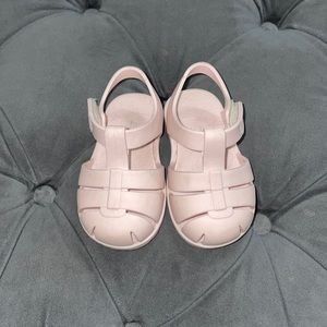 Zara Baby Monochromatic Fisherman Sandals in Pink